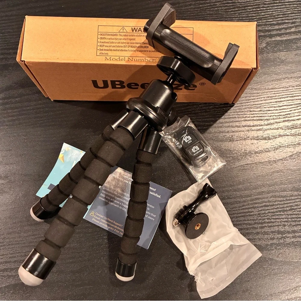 TRIPOD New in Box for phones & cameras By UBEESIZE GLOBAL